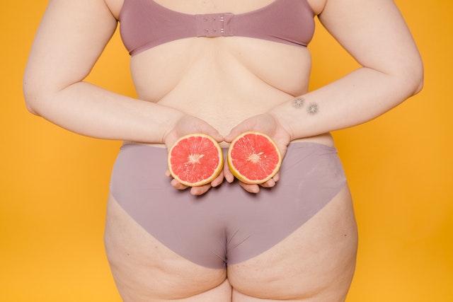 Redukcja cellulitu — jakie zabiegi pomogą Ci w walce ze skórą pomarańczową?